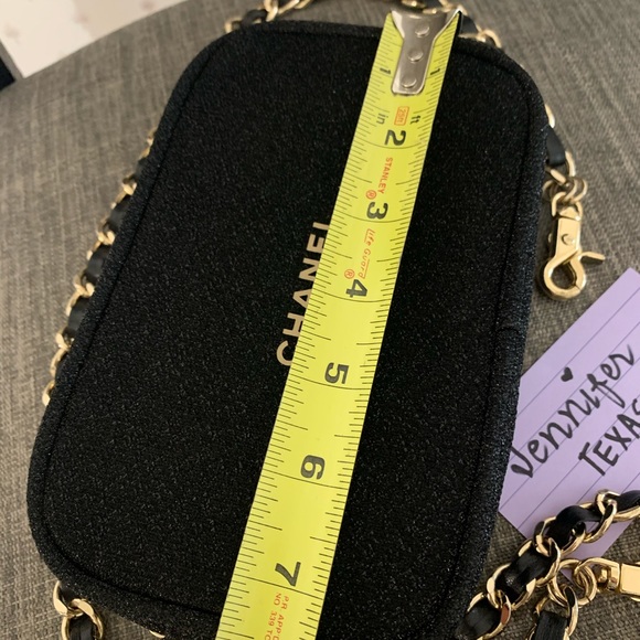 ❌SOLD❌ Chanel Holiday Pouch 2020 - Picture 7 of 10